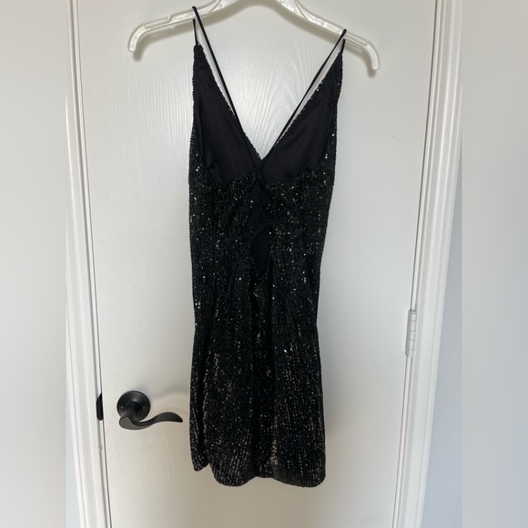 Back sequin party dress - Picture 3 of 4